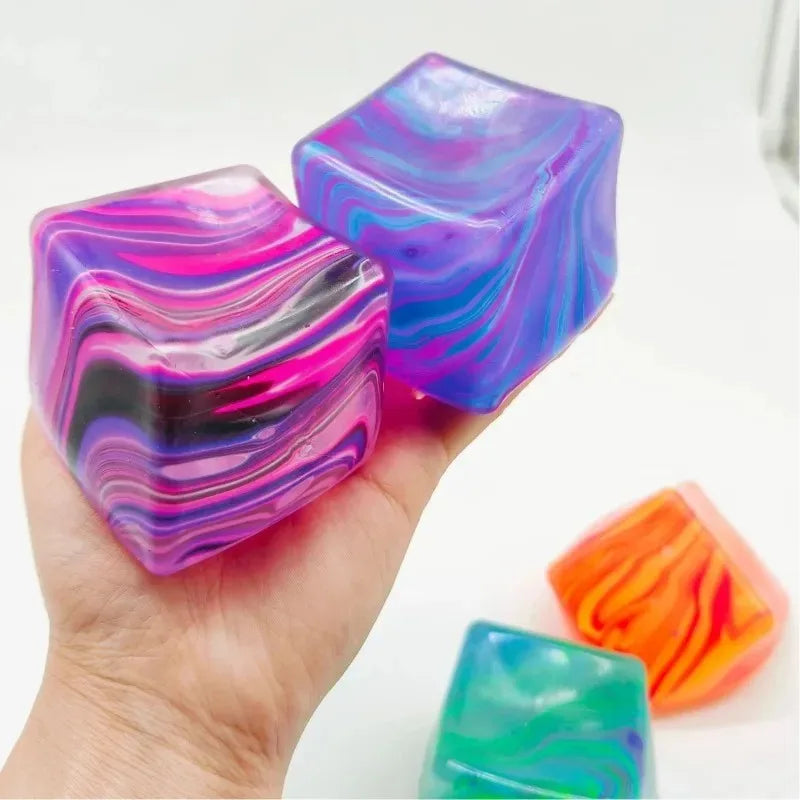 100 random 1 piece surprise blind box, pinching and playing toys, mysterious and fun decompression blind box